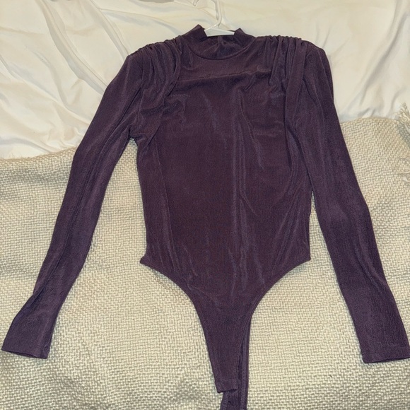 GRAPE KENZIA HIGH NECK BODYSUIT. Size medium - Picture 4 of 4